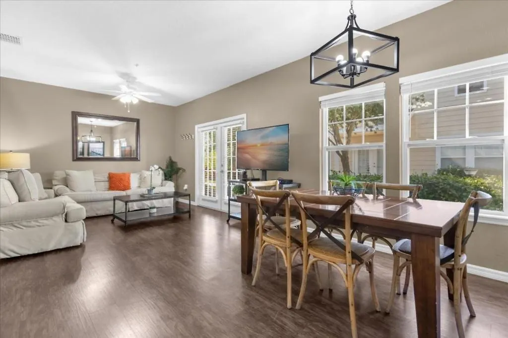 4 Bedrooms - 3 Bathrooms - Lucaya Village 13-105