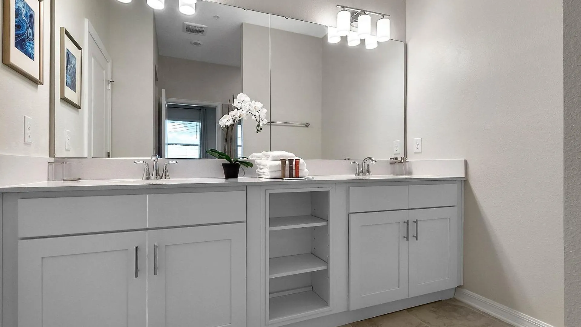 Apartment 2 Bedrooms - 2 Bathrooms - Storey 3150-404 Pc *