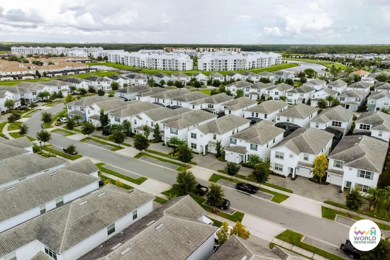6 Bedroom 5 Bathroom Storey 4770kc * Kissimmee
