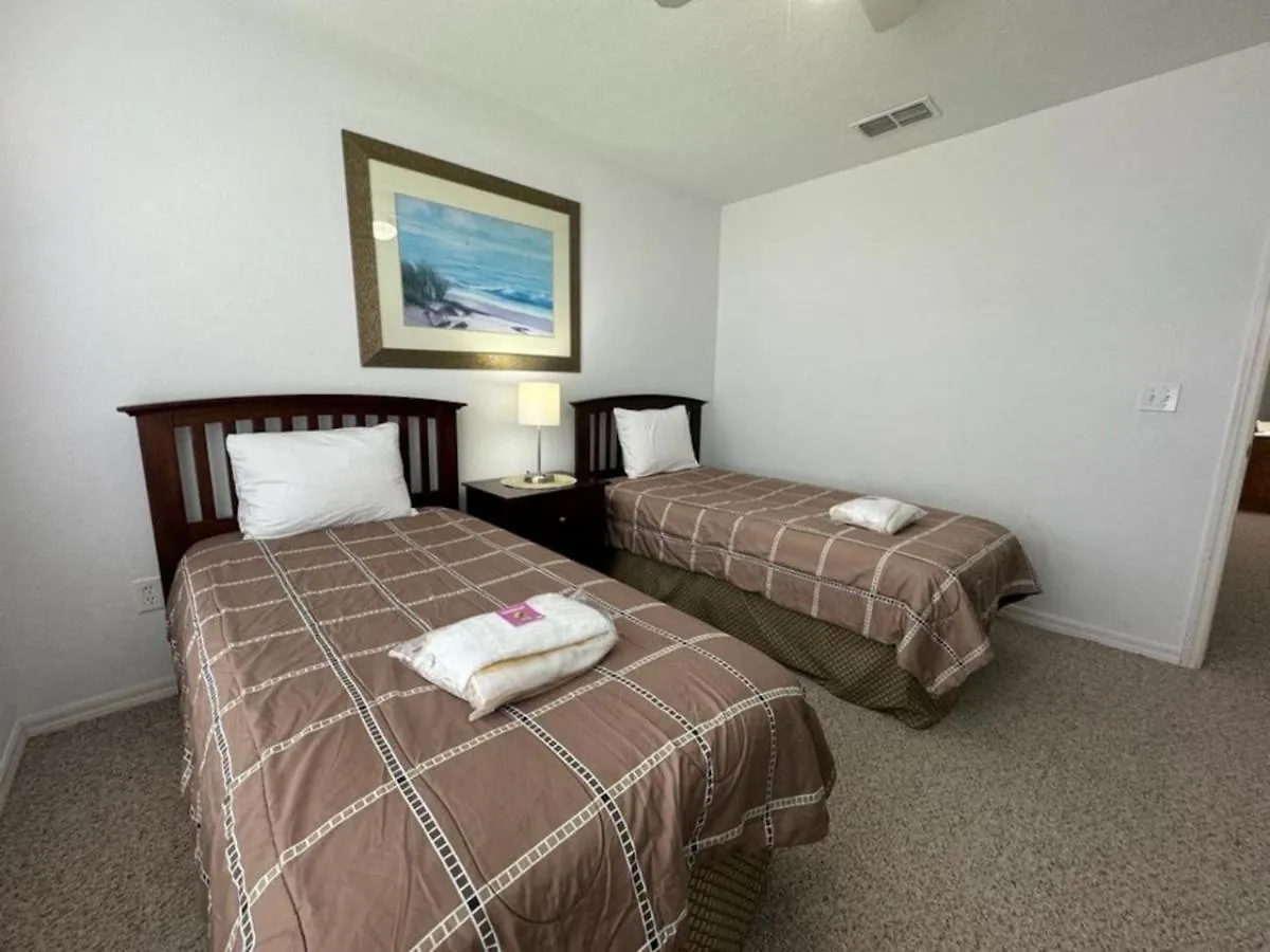 4 Bedroom 3 Bathroom At Seven Dwarfs 8-107 Holiday home Kissimmee
