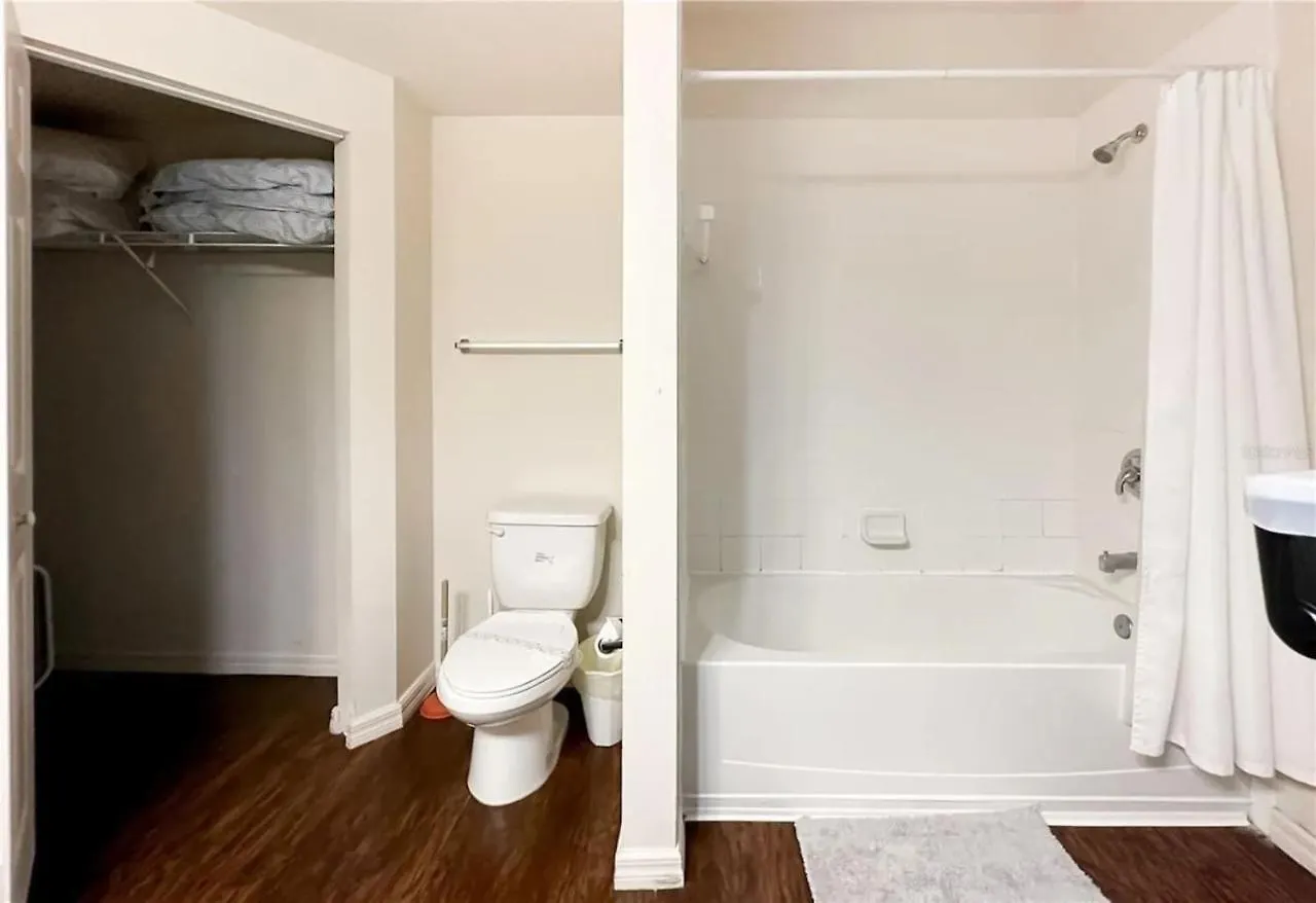 Holiday home 3 Bedroom 2 Bathroom Lucaya Village 15-103 *