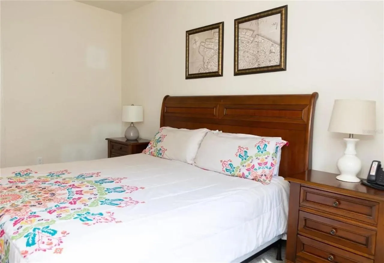 3 Bedroom 2 Bathroom Lucaya Village 15-103 *