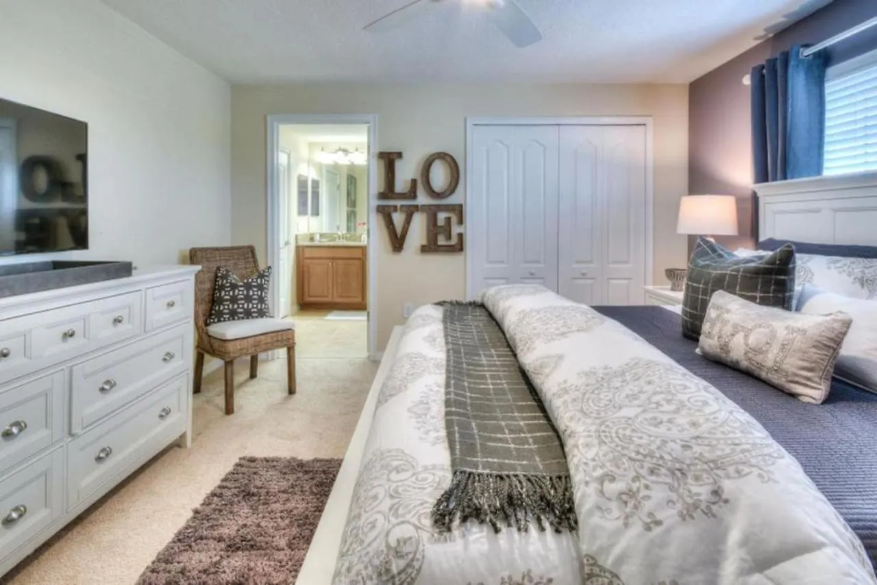 4 Bedroom 3 Bathroom Storey 4895ct Kissimmee