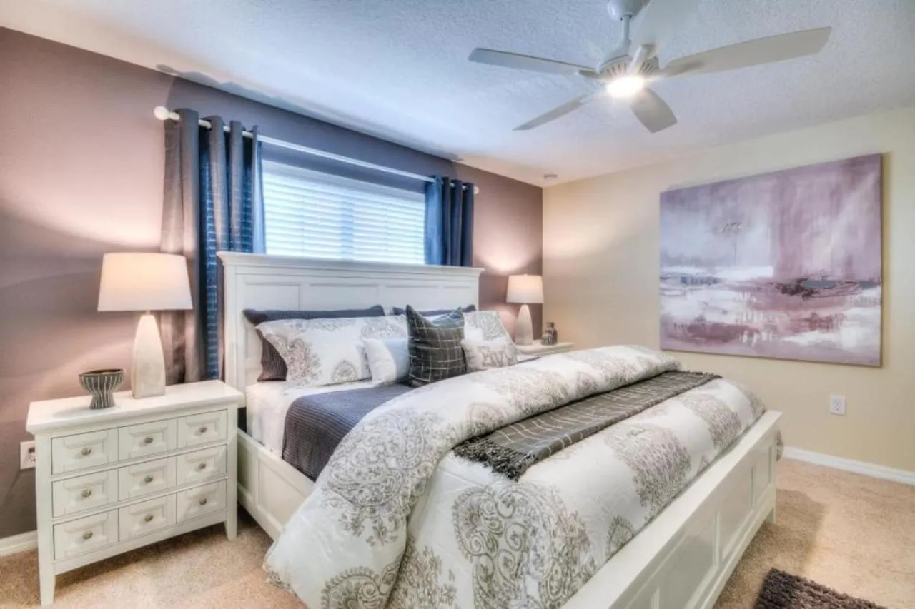 4 Bedroom 3 Bathroom Storey 4895ct * Kissimmee