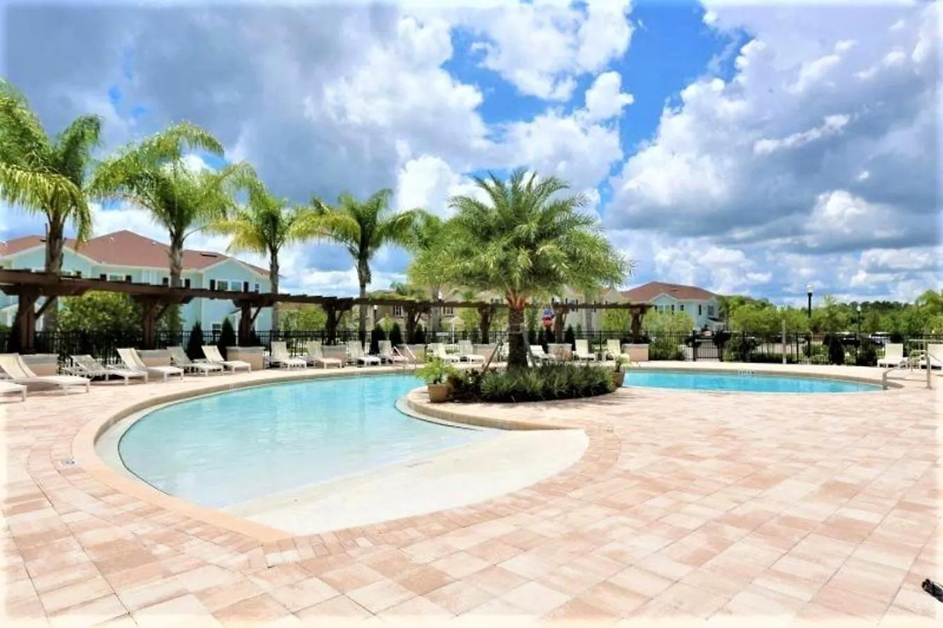 3 Bedroom Townhouse Fits 8, 10' To Parks!