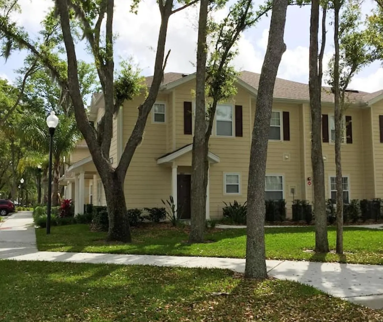 3 Bedroom Townhouse In Luxury Resort, Sleeps 8, 10 Min To Disney! Kissimmee