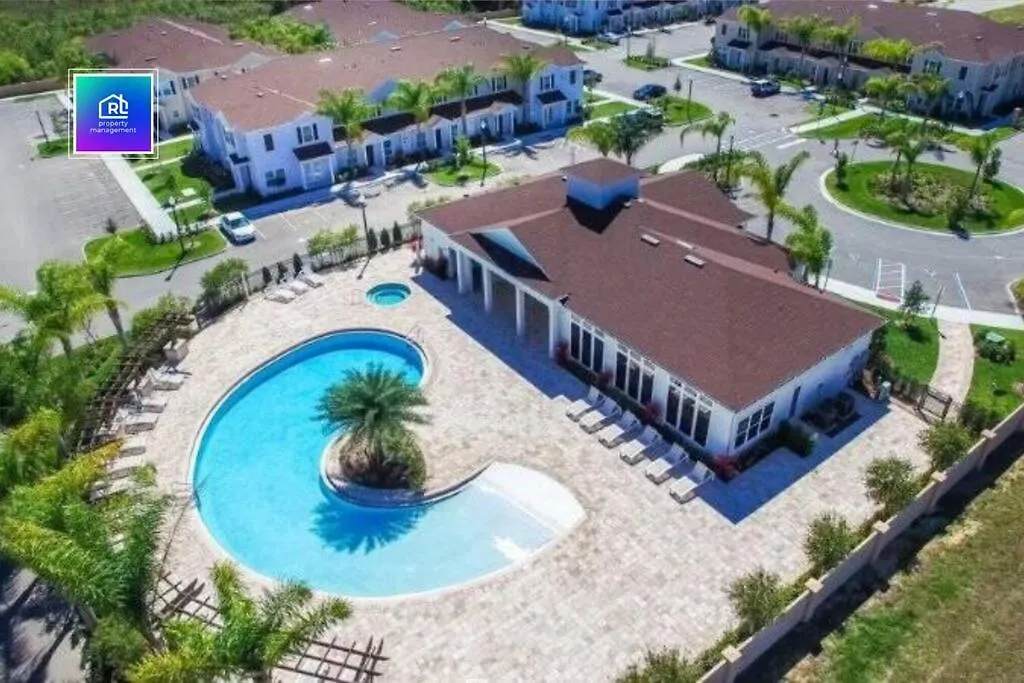 Spacious 4-bedroom House Near Disney