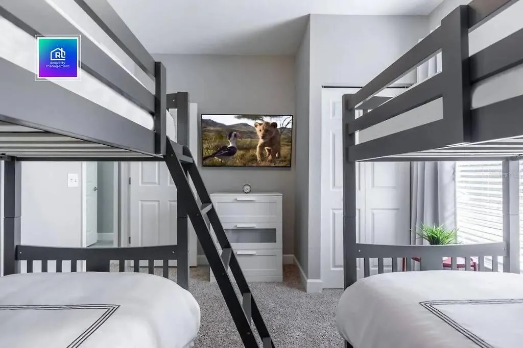 Spacious 4-bedroom House Near Disney Holiday home