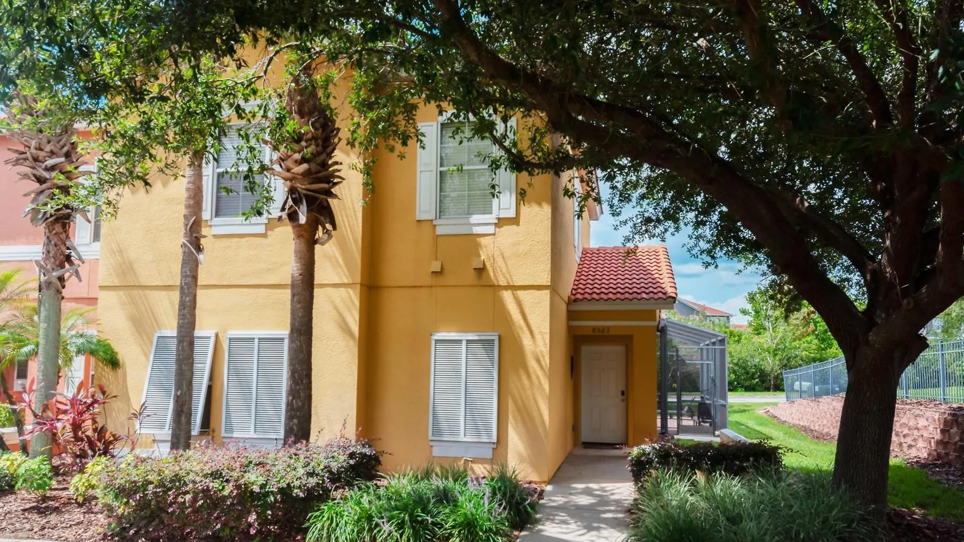 8523 Charming Townhouse Perfect For Family *