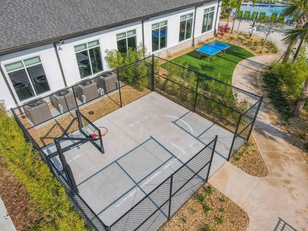 Terrific Thematic Lakeview 2b With 2 Clubhouses Kissimmee