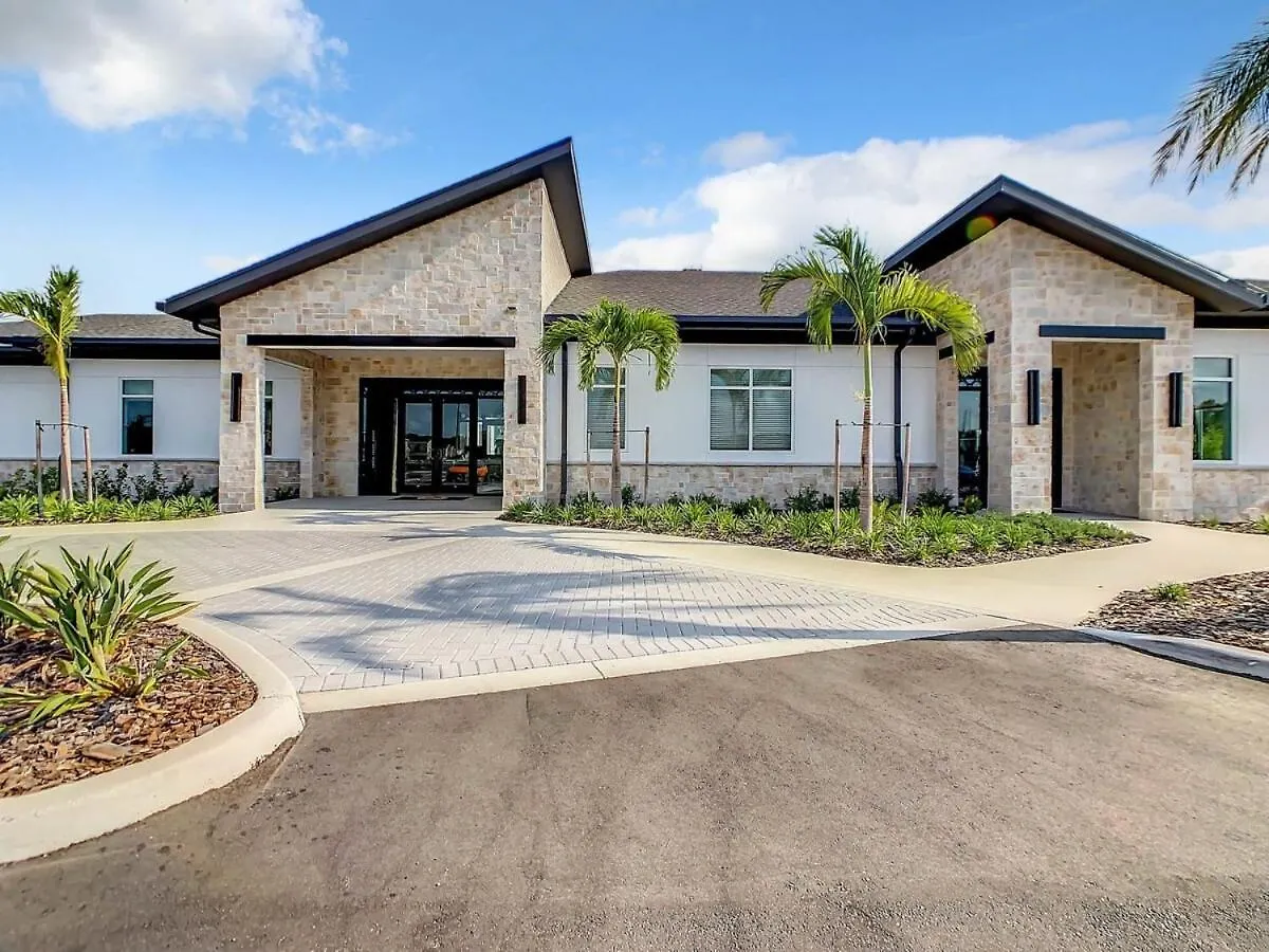 Terrific Thematic Lakeview 2b With 2 Clubhouses