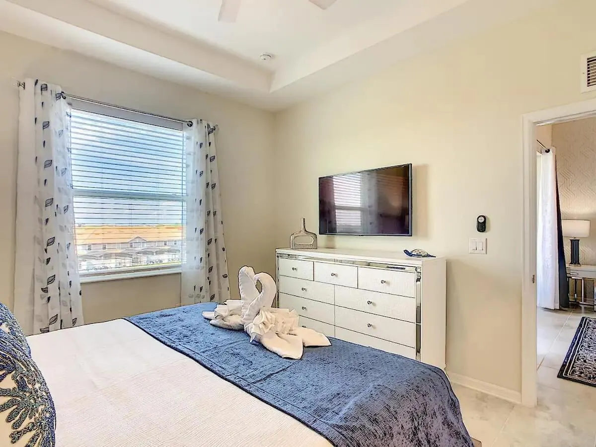 Terrific Thematic Lakeview 2b With 2 Clubhouses *
