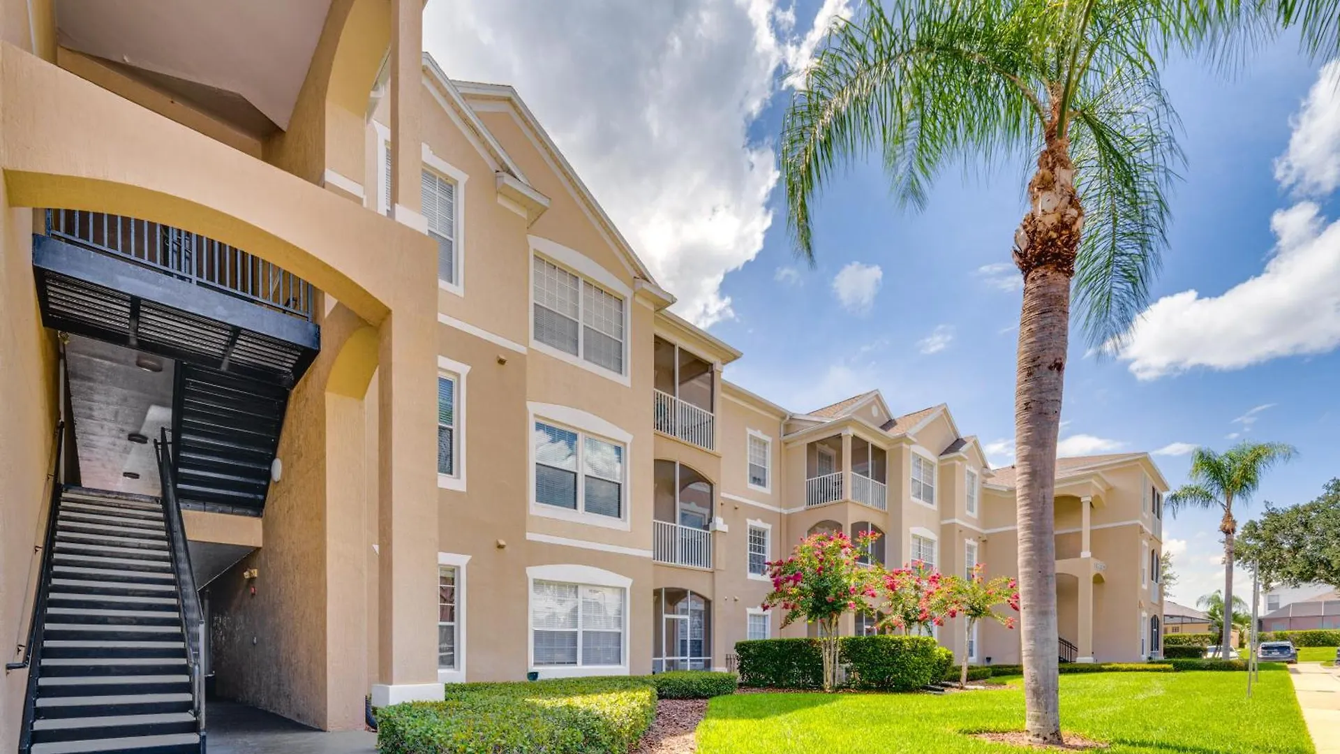 Apartment Vacation About 6 Mi To Disney!