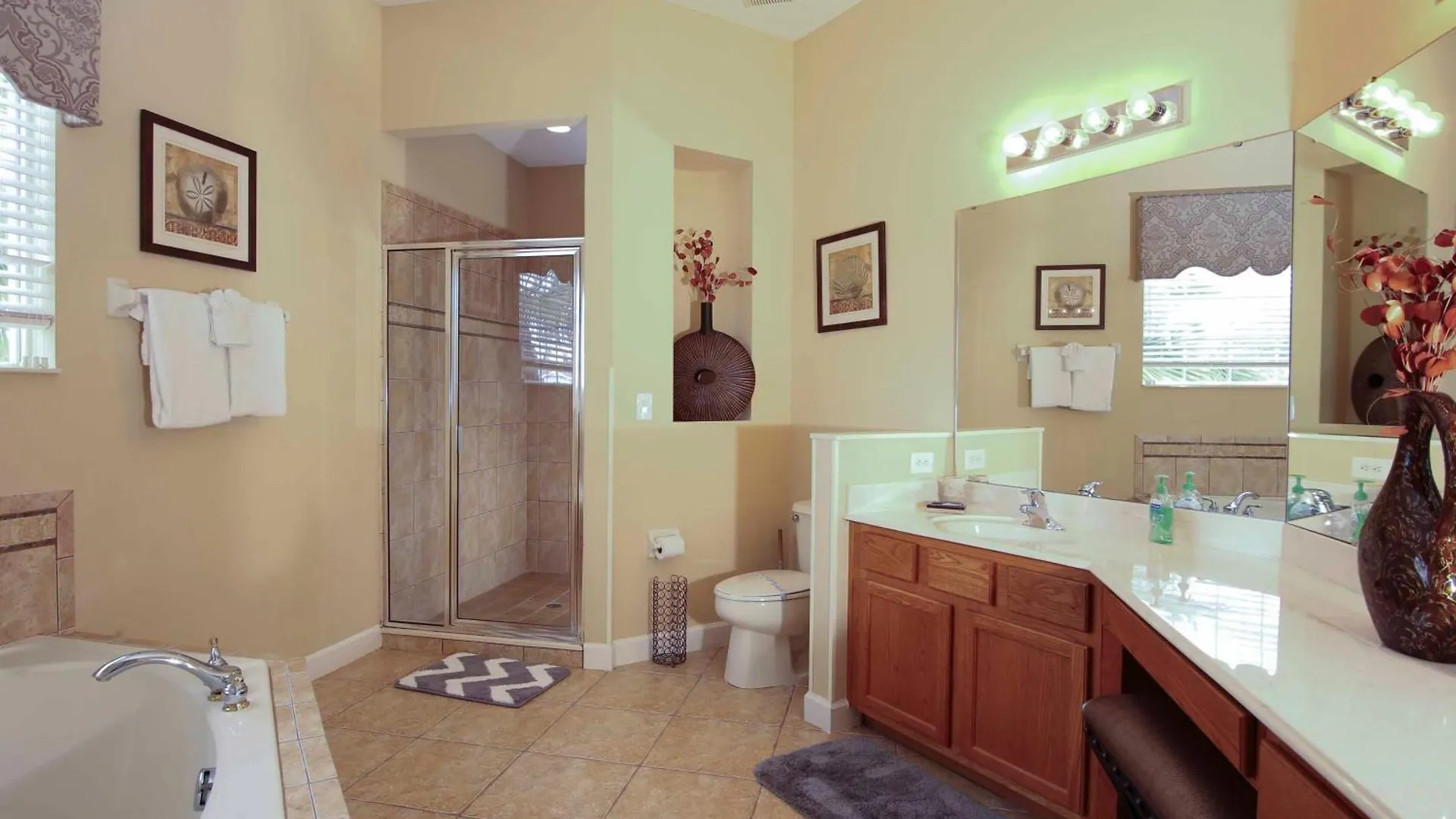 Luxury 5 Bedrooms Minutes From In The Reunion Villa *