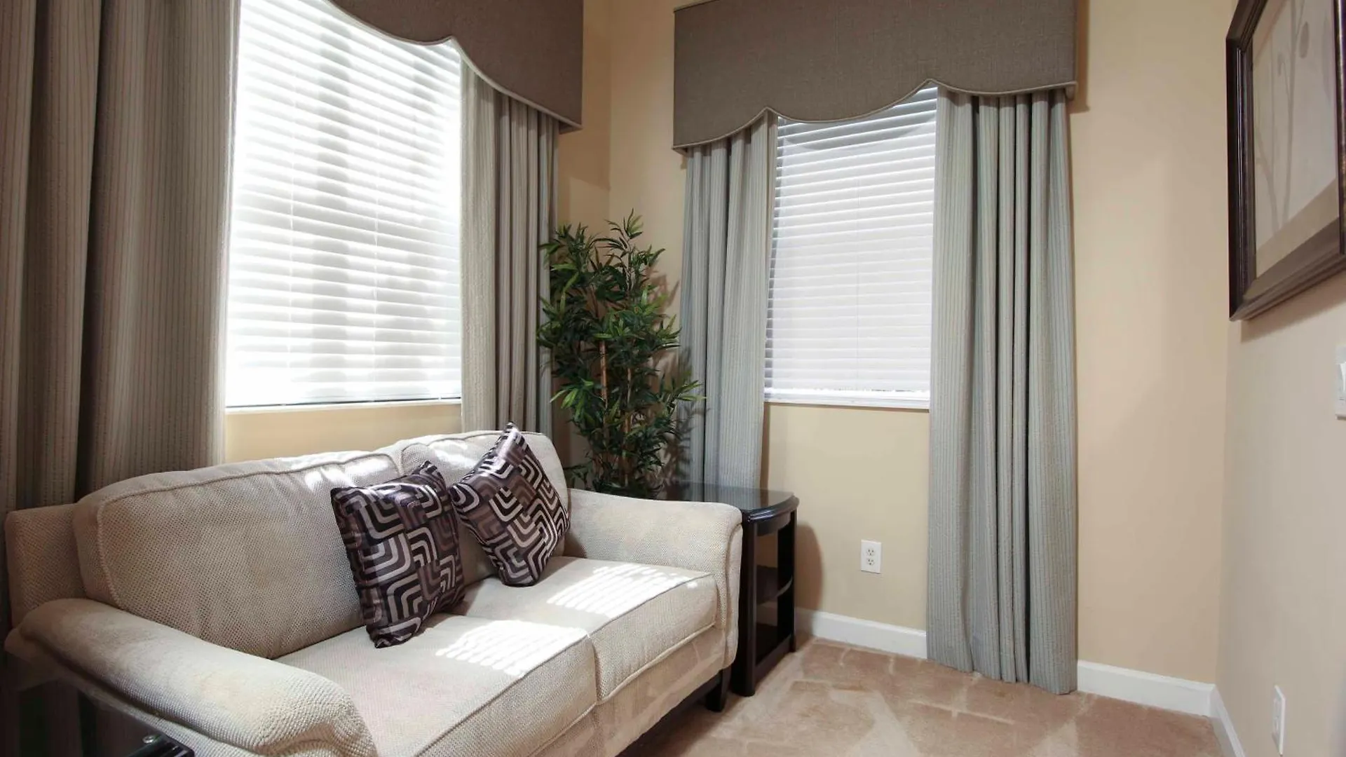 Luxury 5 Bedrooms Minutes From In The Reunion
