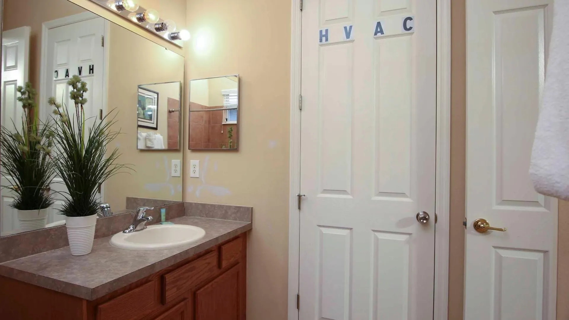 Luxury 5 Bedrooms Minutes From In The Reunion *