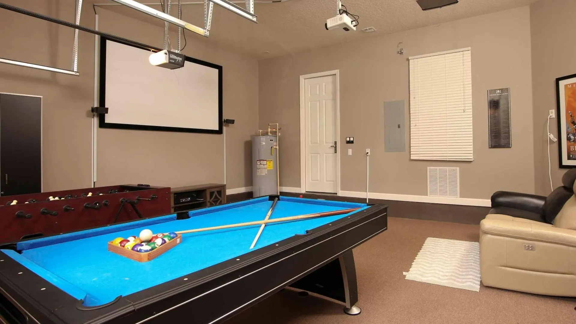 Luxury 5 Bedrooms Minutes From In The Reunion *