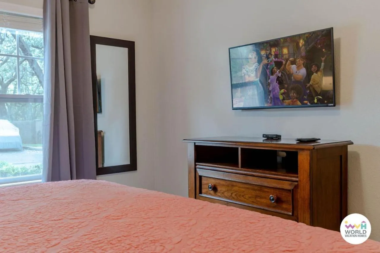 4 Bedroom 3 Bathroom Lucaya Village 17-104 度假居