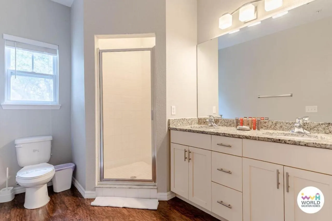 4 Bedroom 3 Bathroom Lucaya Village 17-104 度假居 *