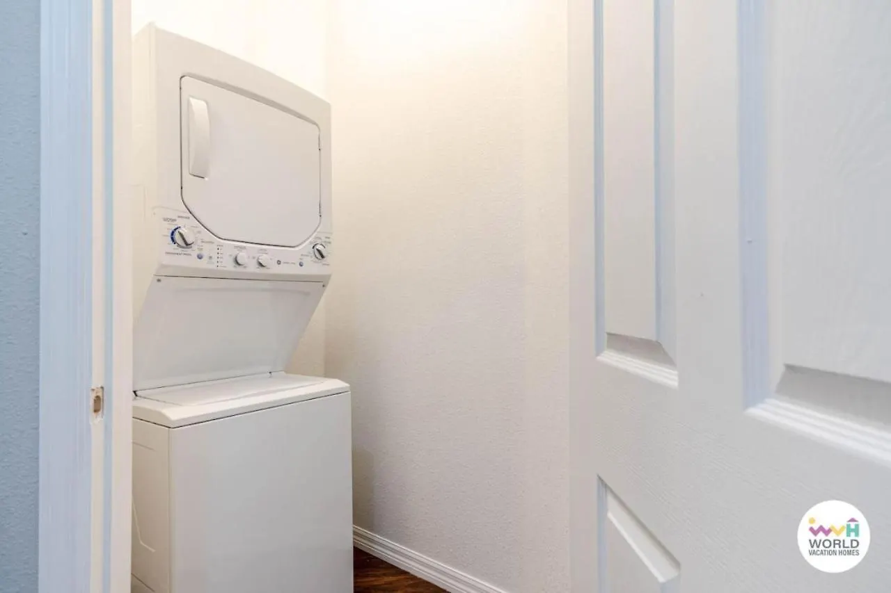 4 Bedroom 3 Bathroom Lucaya Village 17-104 度假居