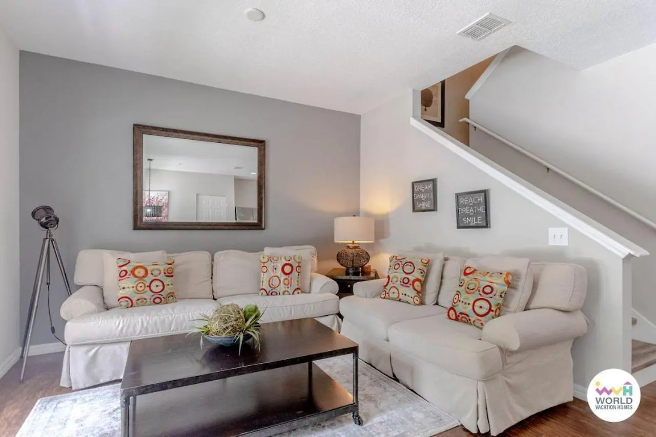 4 Bedroom 3 Bathroom Lucaya Village 17-104 度假居 *