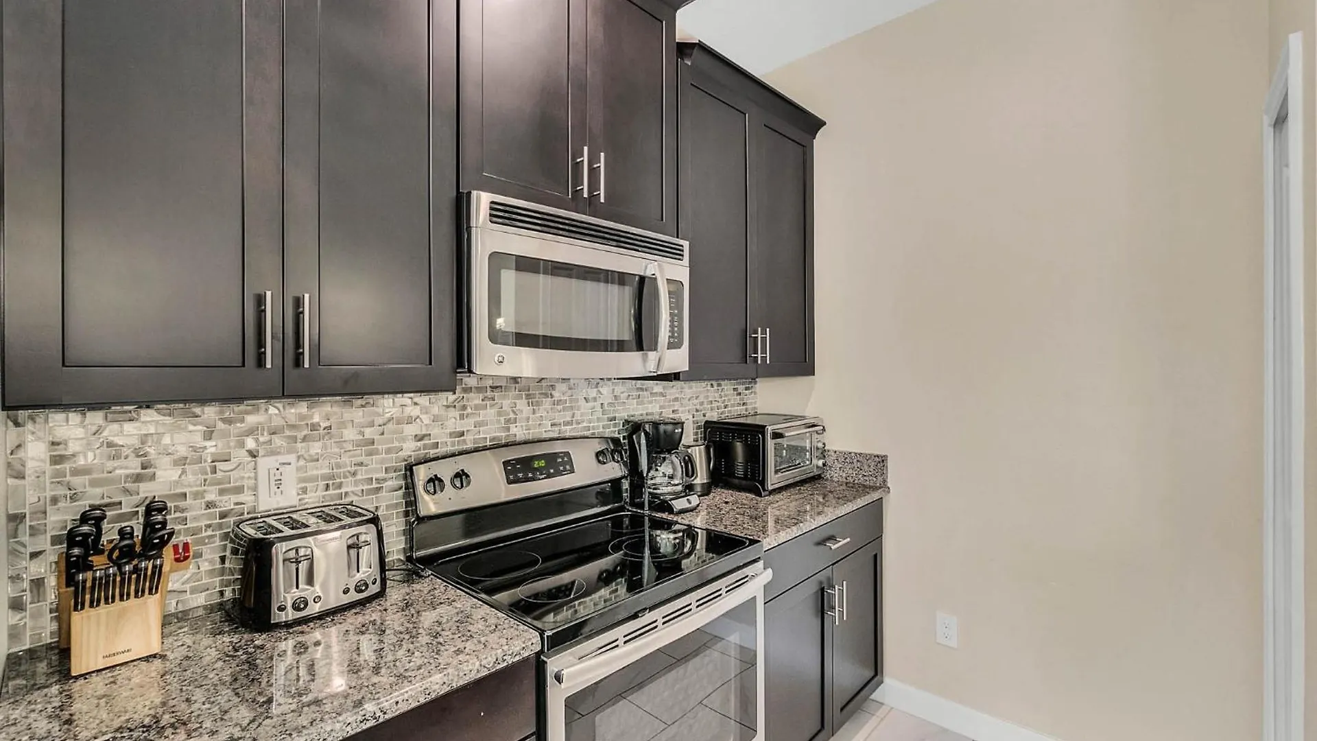 5 Bedrooms - 4 Bathrooms - Storey 3133 Pp