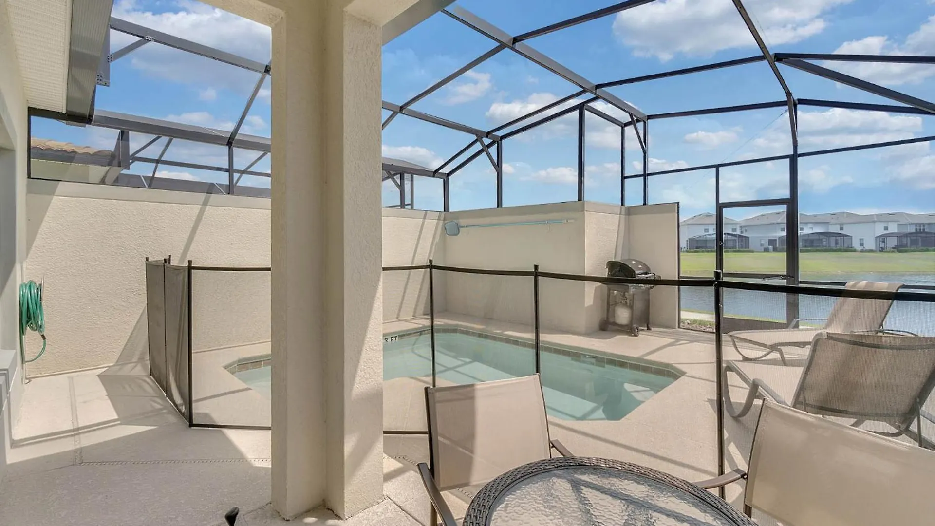 5 Bedrooms - 4 Bathrooms - Storey 3133 Pp Holiday home Kissimmee