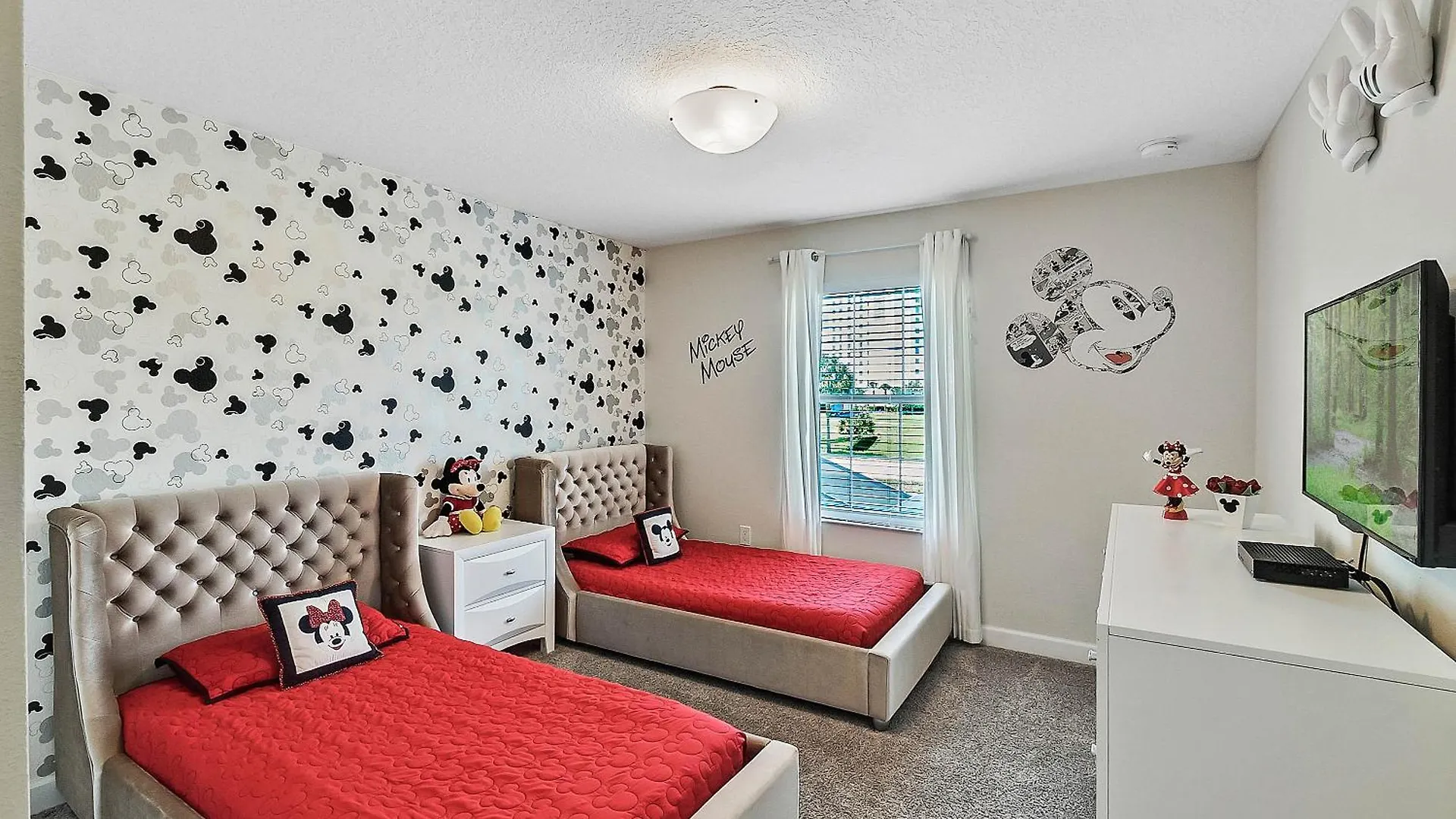 4 Bedrooms - 3 Bathrooms - Storey 4925 Wa Kissimmee