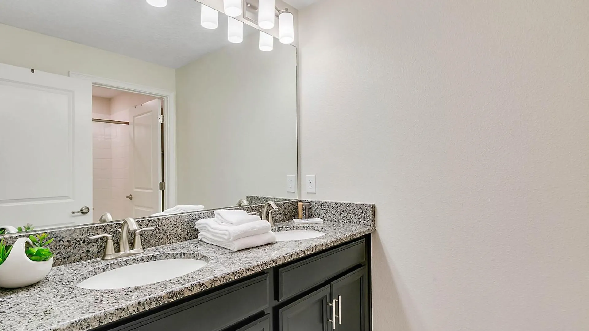 4 Bedroom-3 Bathroom Storey 3056gs Holiday home Kissimmee