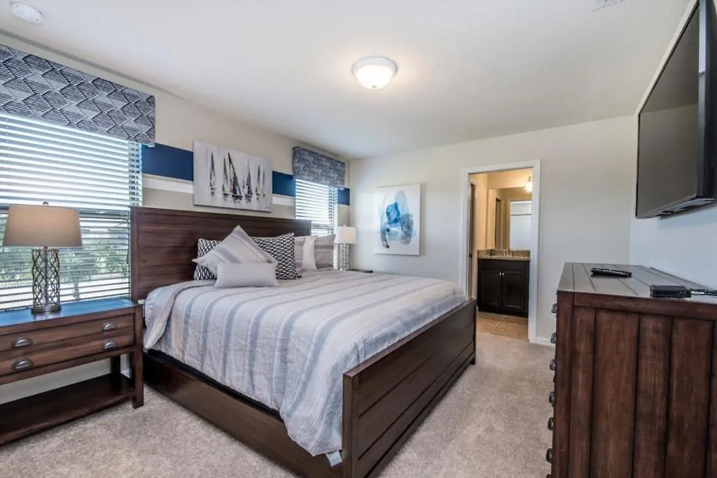 Villa Windsor At Westside 550 By