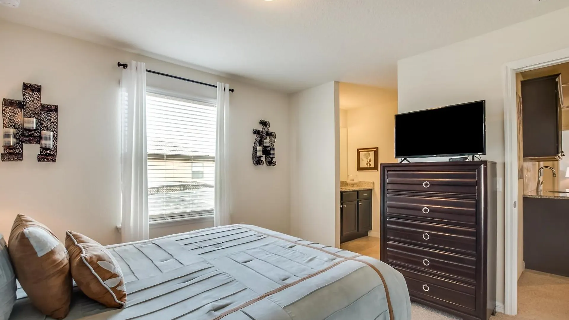 Villa Windsor At Westside 284 By