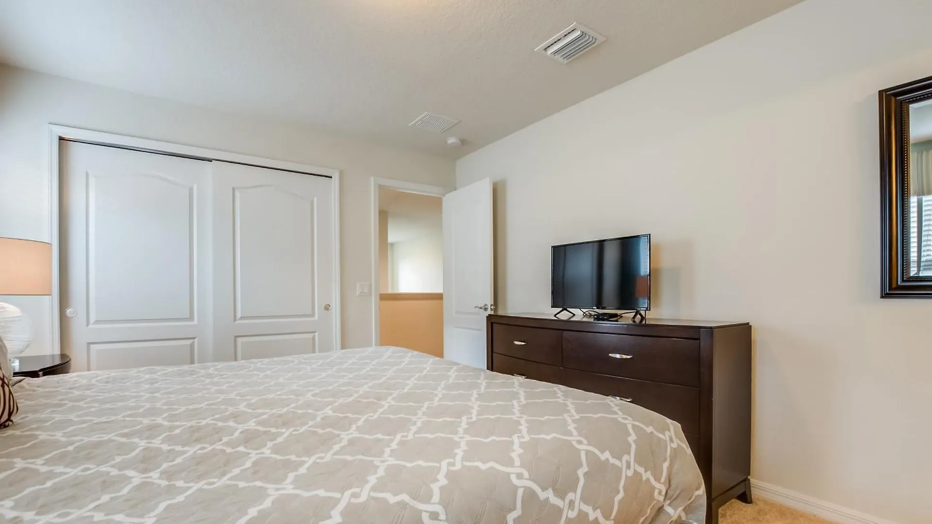 Villa Windsor At Westside 284 By *