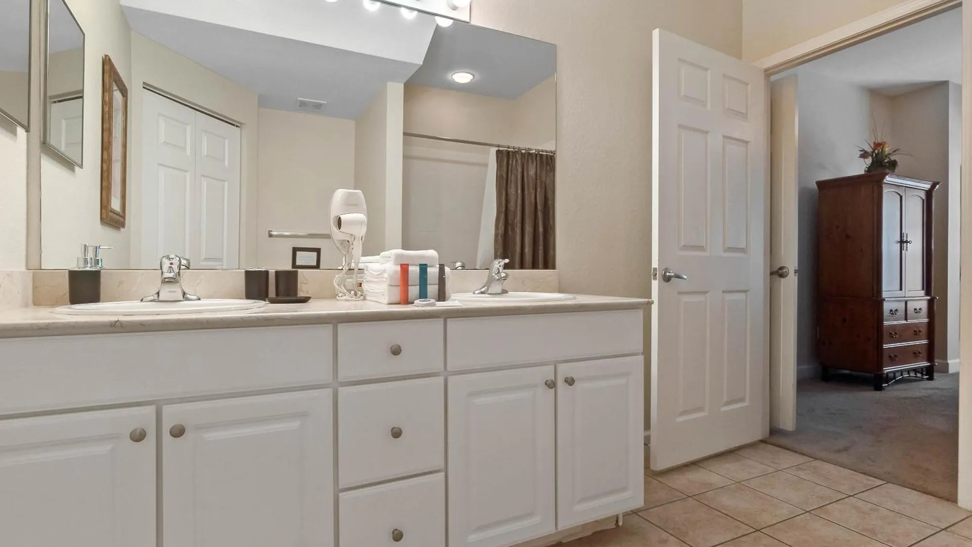 3 Bedrooms - 2 Bathrooms - Lucaya Village 1-102 Kissimmee