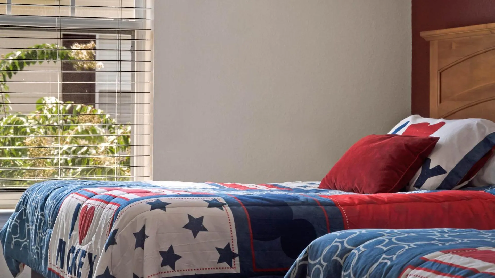 3 Bedrooms - 2 Bathrooms - Lucaya Village 1-102 *
