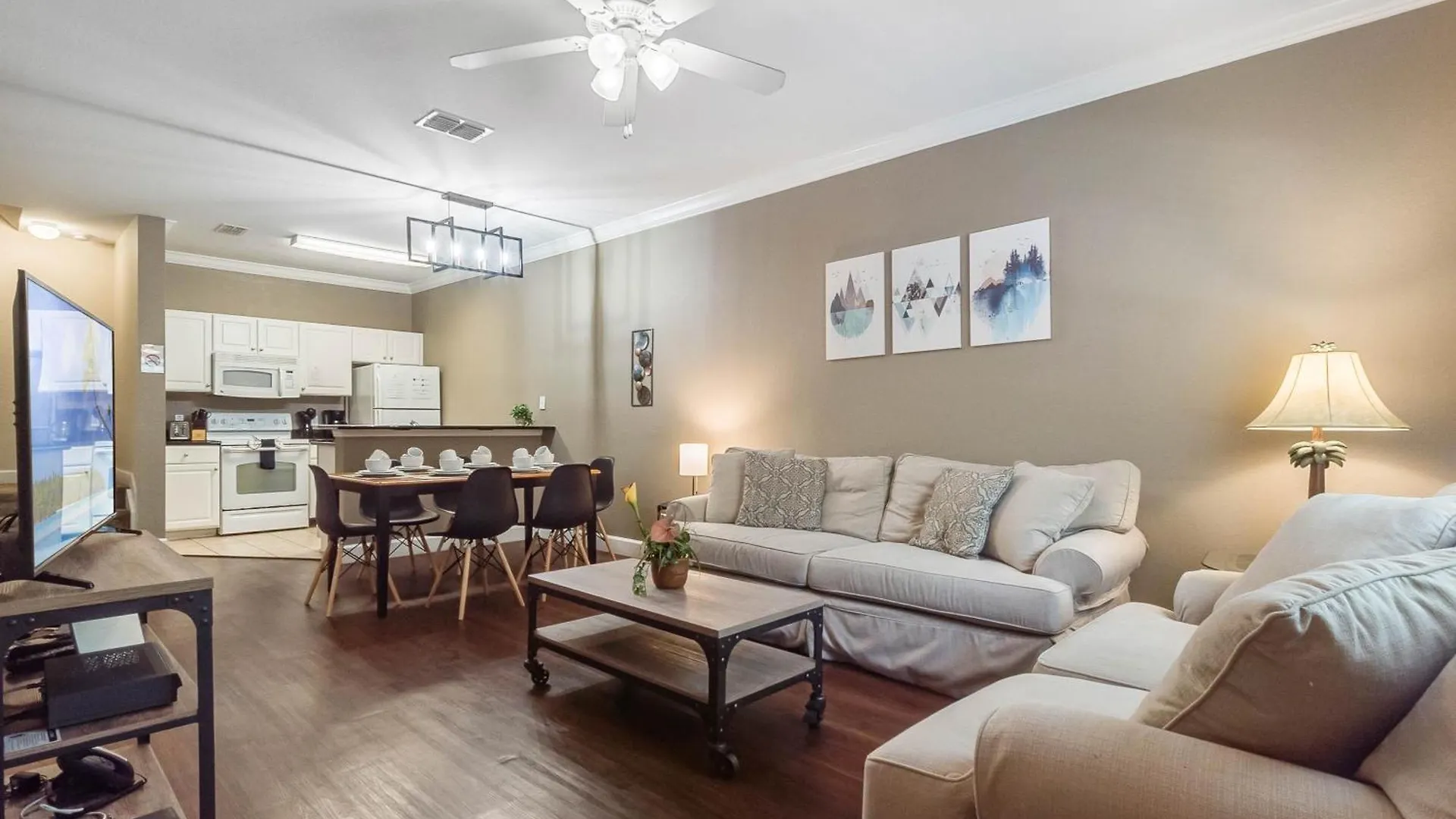 3 Bedrooms - 2 Bathrooms - Lucaya Village 1-102 Kissimmee