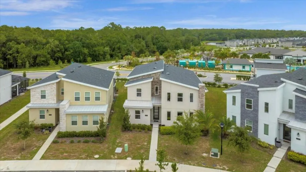 9 Bedrooms- 5 Bathrooms- Storey 2742ow * Kissimmee