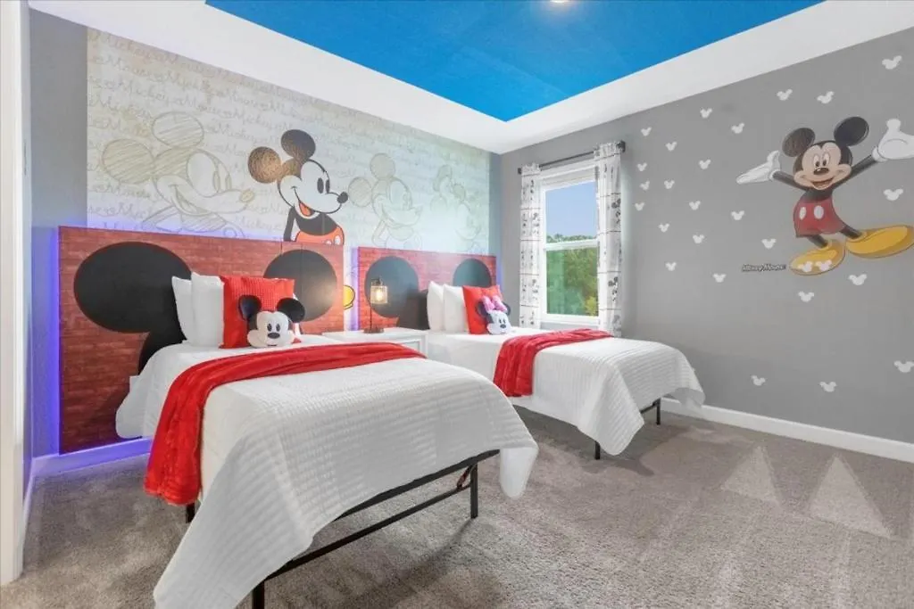 9 Bedrooms- 5 Bathrooms- Storey 2742ow