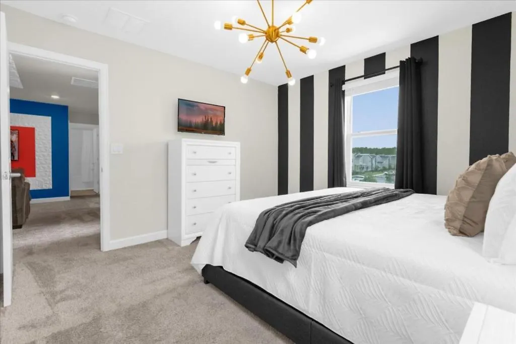 9 Bedrooms- 5 Bathrooms- Storey 2742ow Holiday home