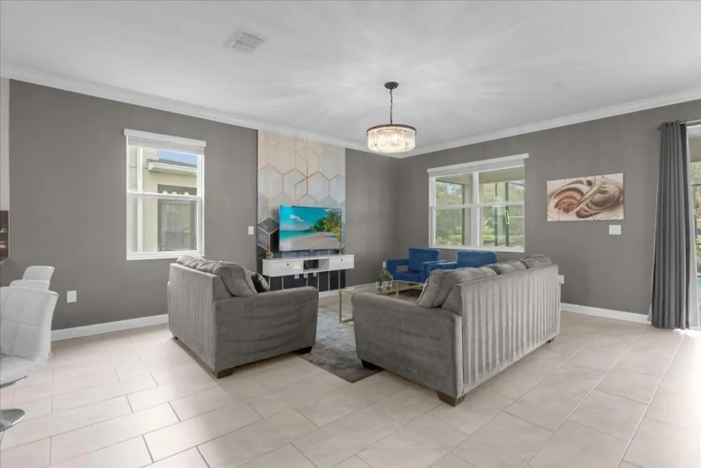 9 Bedrooms- 5 Bathrooms- Storey 2742ow Kissimmee