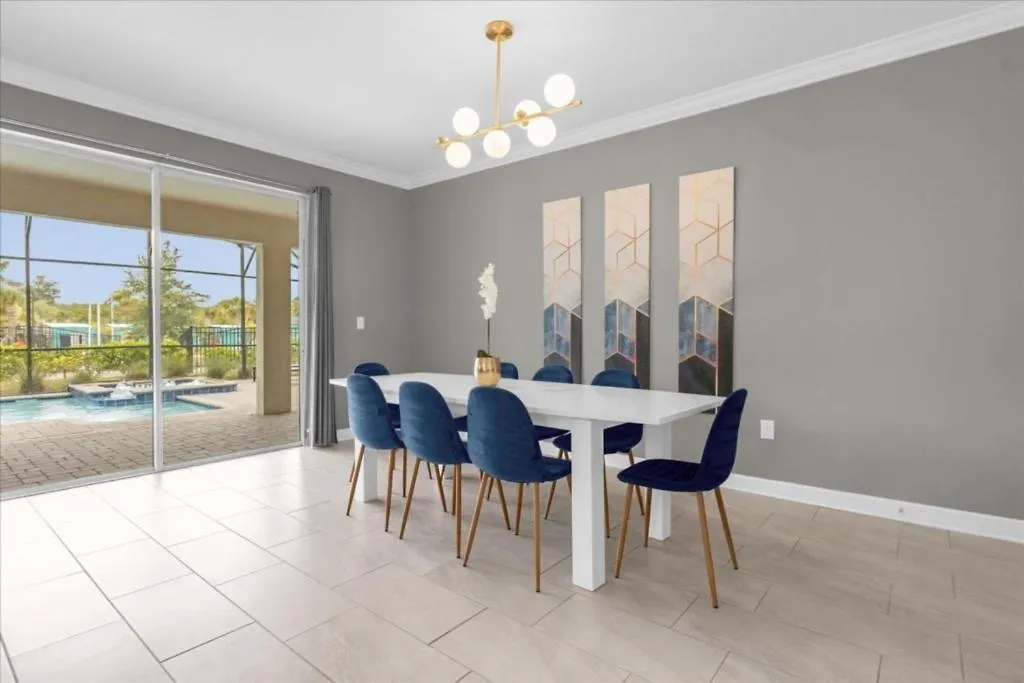9 Bedrooms- 5 Bathrooms- Storey 2742ow Holiday home *