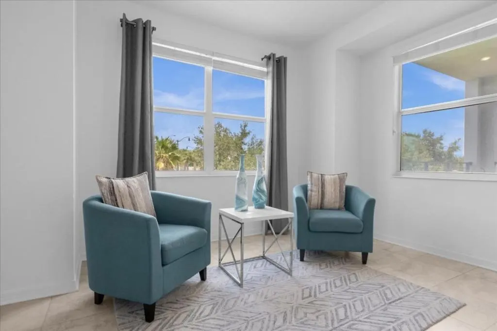 2 Bedrooms- 2 Bathrooms- Storey 4751-207 Ct Apartment