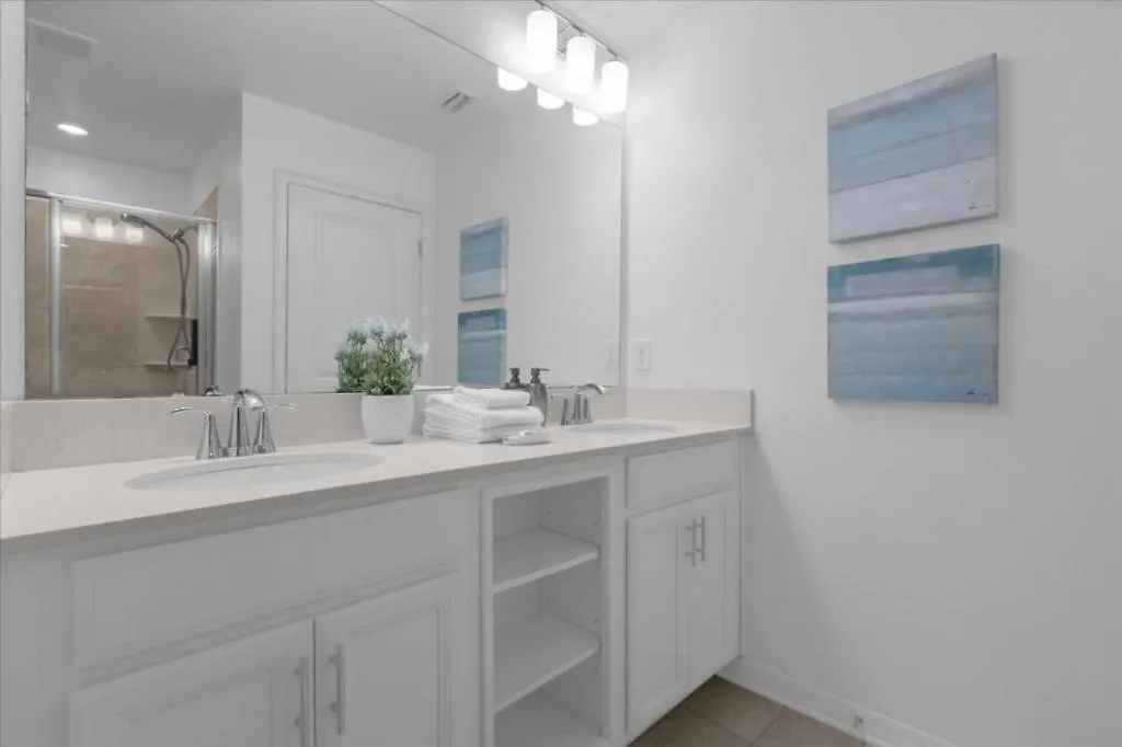 2 Bedrooms- 2 Bathrooms- Storey 4751-207 Ct * Kissimmee