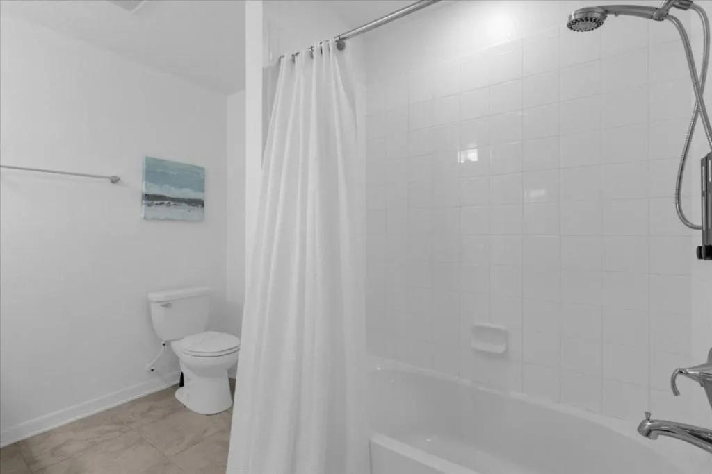 2 Bedrooms- 2 Bathrooms- Storey 4751-207 Ct *