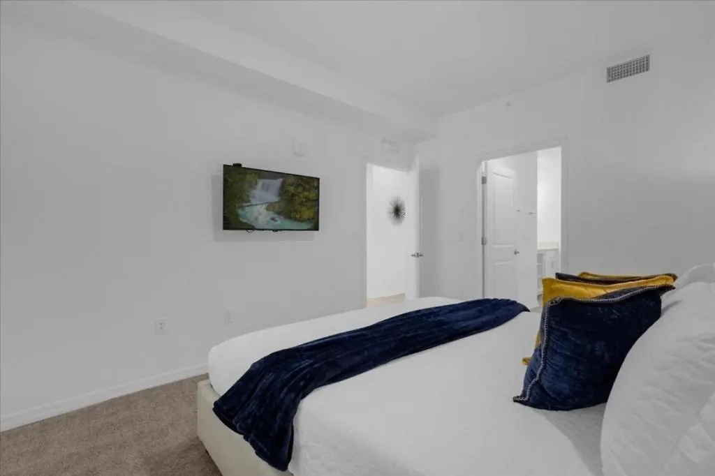 2 Bedrooms- 2 Bathrooms- Storey 4751-207 Ct * Kissimmee