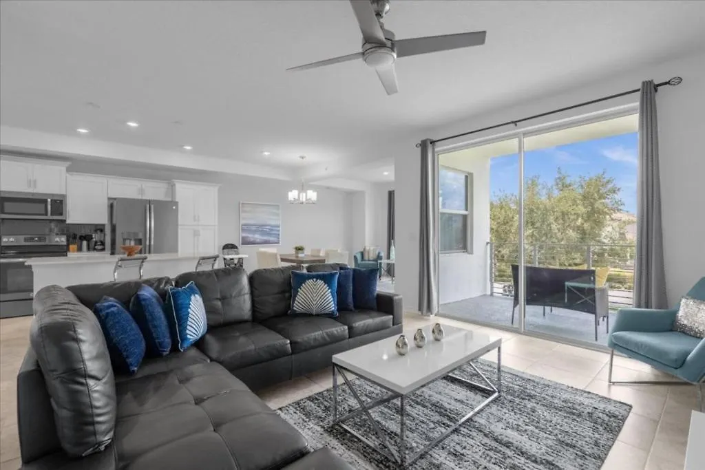 Apartment 2 Bedrooms- 2 Bathrooms- Storey 4751-207 Ct *