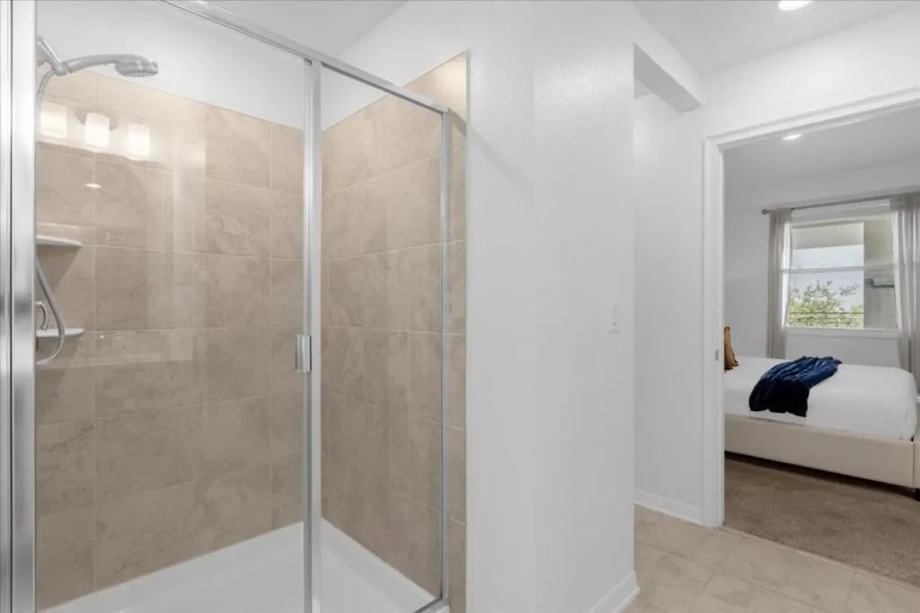 2 Bedrooms- 2 Bathrooms- Storey 4751-207 Ct Apartment