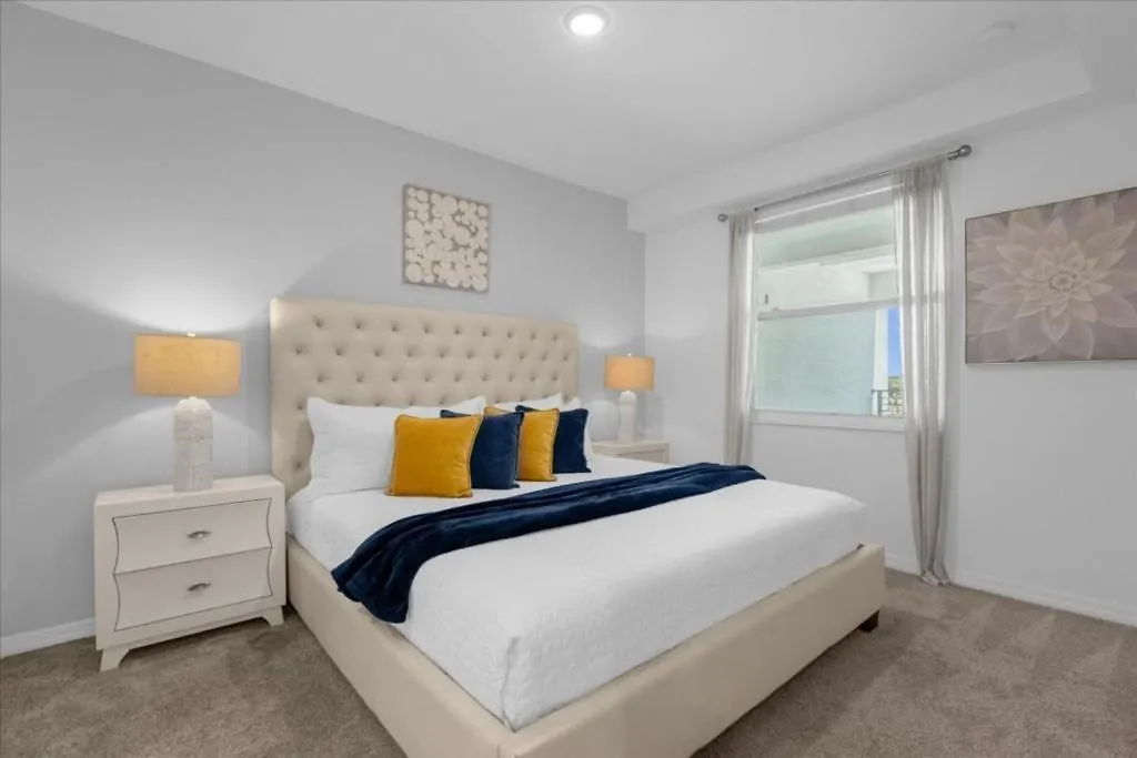 2 Bedrooms- 2 Bathrooms- Storey 4751-207 Ct