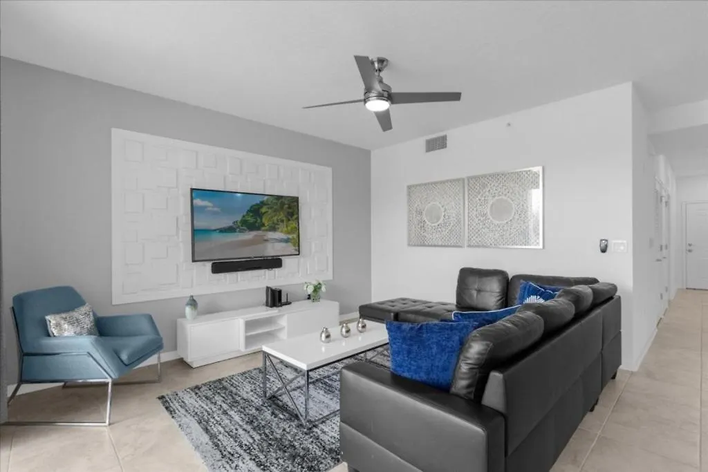 2 Bedrooms- 2 Bathrooms- Storey 4751-207 Ct