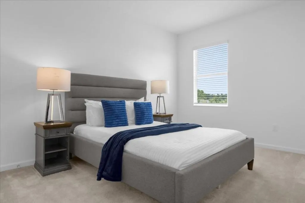 9 Bedrooms- 7 Bathrooms- Vernda Palms 2493 Sd