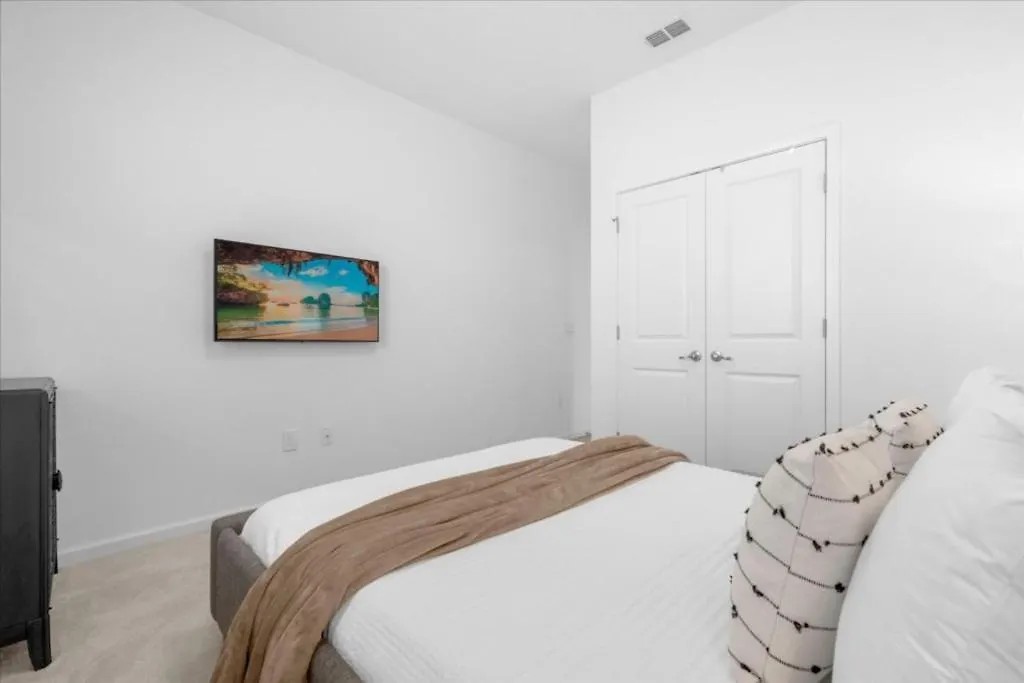 9 Bedrooms- 7 Bathrooms- Vernda Palms 2493 Sd